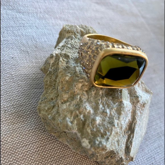 Ring - Picture 3 of 4